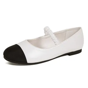 Ballerines Mary Jane bicolores avec bout rond noir et bride élastique plissée