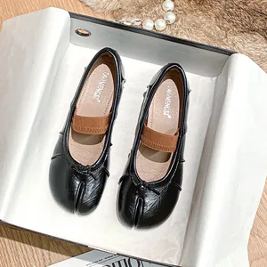 Fashionable black sheepskin Tabi flats with soft soles and bow detail for women