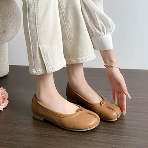Brown leather Tabi flat shoes for women with split-toe design and elegant leather bow