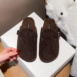 Mules en peau de mouton marron avec boucle réglable sur chaussures d'hiver