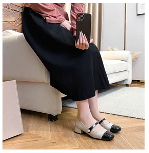 Zapatos Mary Jane de purpurina con punta de charol negro y hebilla de perla fina