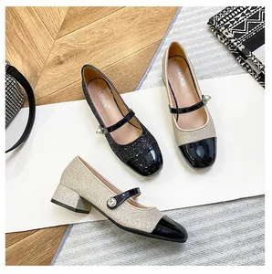 Zapatos Mary Jane con purpurina, hebilla de perla y puntera de charol negro en contraste