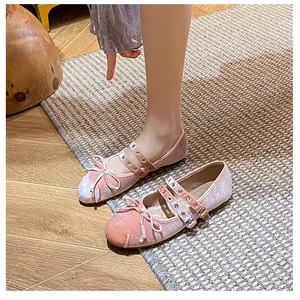 Rosa Mary Jane Ballerinas aus Samt mit Schleife und Riemen mit metallischen Ösen