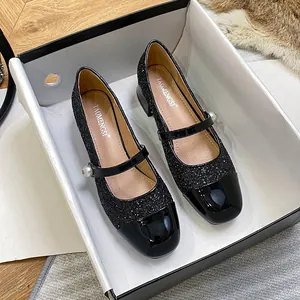 Elegante zwarte Mary Jane schoenen met glitters, blokhak en pareldetail in de schoenendoos