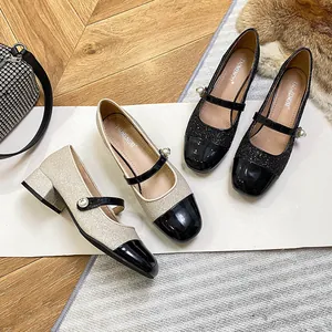 Glitter Mary Jane schoenen met blokhak, parelbandje en een elegante vierkante neus