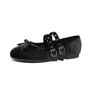Schwarze Samt Mary Janes mit doppelten Schnallen und Schleifendetails im Ballett-Stil