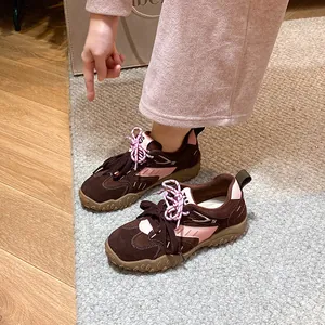 Sneakers platform da donna in pelle scamosciata marrone e rosa con suola spessa in gomma