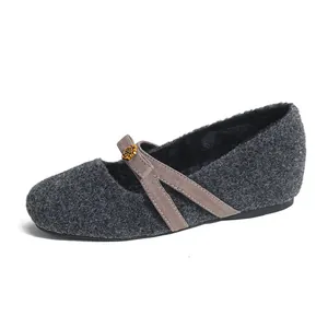 Chaussures Mary Jane en feutre gris pour femmes avec doublure peluche et boucle rose
