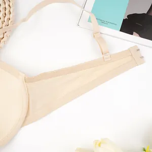 Dettaglio delle ali laterali in mesh traspirante e spalline regolabili del reggiseno beige