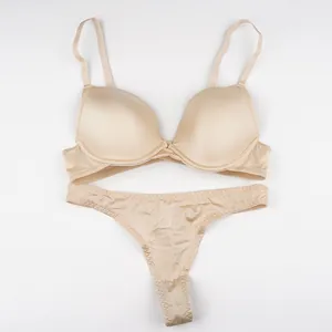 Completo intimo lucido color oro champagne con reggiseno con ferretto e perizoma