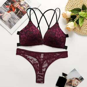 Conjunto de lencería de encaje rojo vino con sujetador de espalda cruzada y tanga a juego