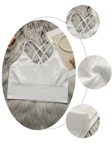 Détail du soutien-gorge de yoga blanc sans couture avec texture nid d'abeille