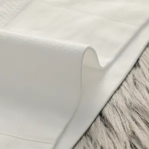 Vue macro de la texture du tissu en maille blanche respirante et fibres douces
