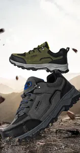 Detailansicht robuster Outdoor-Wanderschuhe mit rutschfester Sohle und Mesh-Obermaterial