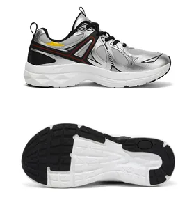 Detailansicht des atmungsaktiven Mesh-Obermaterials und der rutschfesten Gummisohle der Sneaker