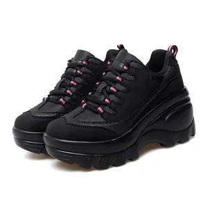 Zwarte mesh platform sneakers voor dames met roze accenten en dikke profielzool