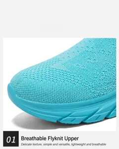 Κοντινό πλάνο στο πλεκτό πλέγμα flyknit που δείχνει την αναπνεύσιμη υφή του υφάσματος