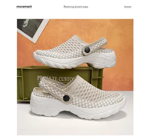 Details von atmungsaktiven Mesh-Plateau-Mules mit Schachbrettmuster und dicker Sohle