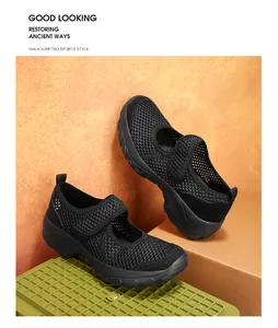 Nahaufnahme der schwarzen atmungsaktiven Mesh-Mary-Jane-Schuhe mit Klettverschluss