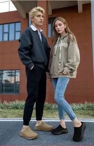 Εξωτερική λήψη slip-on sneakers πλατφόρμας με υφαντό πάνω μέρος και χοντρές σόλες