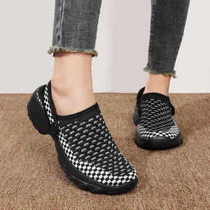 Damen-Sneaker aus atmungsaktivem Strick mit verstellbarem Fersenriemen und Plateausohle