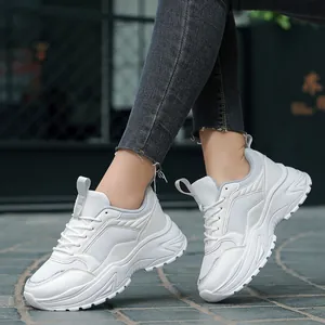 Zapatillas chunky blancas de mujer con suela de plataforma y paneles de malla de aire