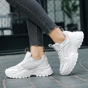 Zapatillas chunky blancas de mujer con plataforma y malla para caminar al aire libre