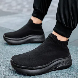 Sneaker a calzino in maglia traspirante nera con suola spessa antiscivolo