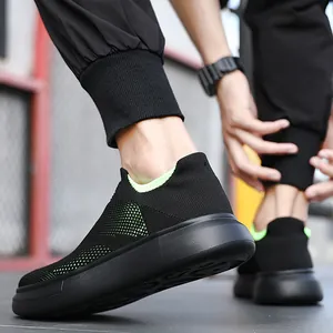 Scarpe da corsa uomo nere in tessuto con dettagli verde fluo e suola sportiva spessa