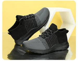 Detailopname van ademende gebreide hardloopschoenen met textuur en rubberen zolen