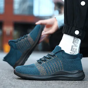 Modieuze donkerblauwe fly-knit hardloopschoenen voor heren met zwarte rubberen zool