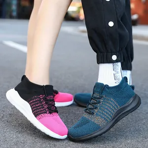 Lichtgewicht ademende Fly-Knit hardloopsneakers voor koppels in zwart-roze en cyaan-blauw