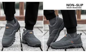 Détail de chaussures d'hiver sans lacets avec doublure fourrée et semelle antidérapante