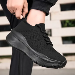 Chaussures de sport en mesh noir respirant avec texture tricotée et semelle épaisse