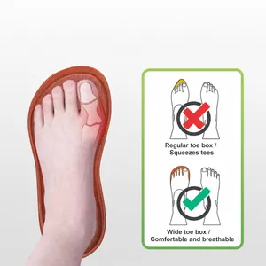 Detail des breiten Zehenbereichs an braunen orthopädischen Sandalen für hohen Komfort