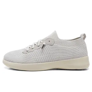 Chaussures de marche en maille respirante gris clair pour hommes et femmes avec semelle