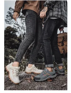 Outdoor-Wanderschuhe-Detail mit rutschfesten Gummisohlen und atmungsaktivem Mesh-Gewebe