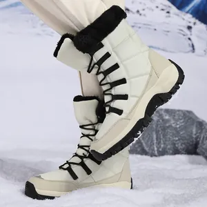 Damen Schneestiefel in Creme mit Steppmuster, Kunstfellbesatz und rutschfester Sohle
