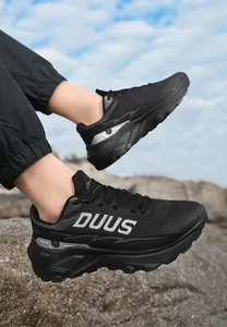 Calzado de running para hombre con tejido transpirable y suela amortiguadora en exterior