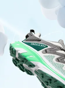 Detail der MD-Gummisohle mit rutschfester Textur und Dämpfung für Mesh-Sneaker
