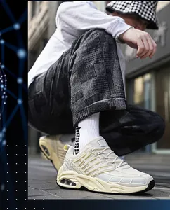 Λεπτομερής πλάγια όψη ανδρικού sneaker με δίχτυ και ορατή αντικραδασμική προστασία