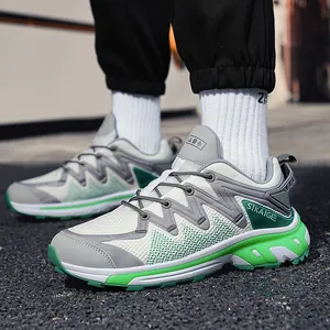 Atmungsaktive Mesh-Chunky-Sneaker in Weiß, Grau und Grün für Outdoor-Laufen und Wandern