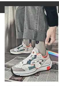 Seitenansicht der mehrfarbigen Leder-Patchwork-Dad-Shoes im urbanen Streetstyle