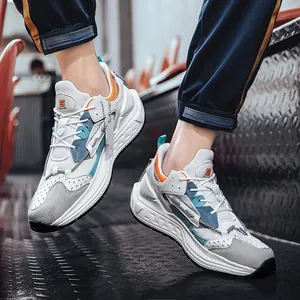 Modische Herren-Sneaker mit Leder-Patchwork und dicker Sohle für lässiges Gehen