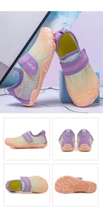 Detalle de zapatillas de agua antideslizantes para niños con malla y suela de goma naranja