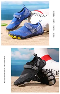 Detail von Kinder-Strandschuhen mit atmungsaktivem Mesh und rutschfesten Drainagesohlen