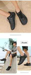Détail de chaussures aquatiques avec texture pierre grise et système de laçage rapide