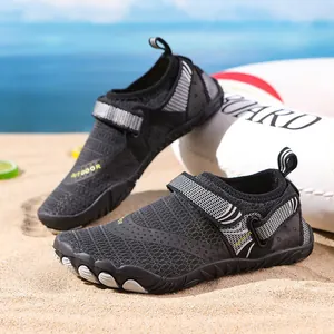 Outdoor-Wasserschuhe für Kinder aus schwarzem Mesh mit rutschfester Gummisohle am Strand