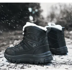 Detailansicht der Winter-Schneestiefel mit warmem Wollfutter und Gummisohle