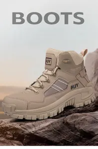Detailaufnahme der khakifarbenen Outdoor-Wanderschuhe mit atmungsaktivem Mesh auf Felsen